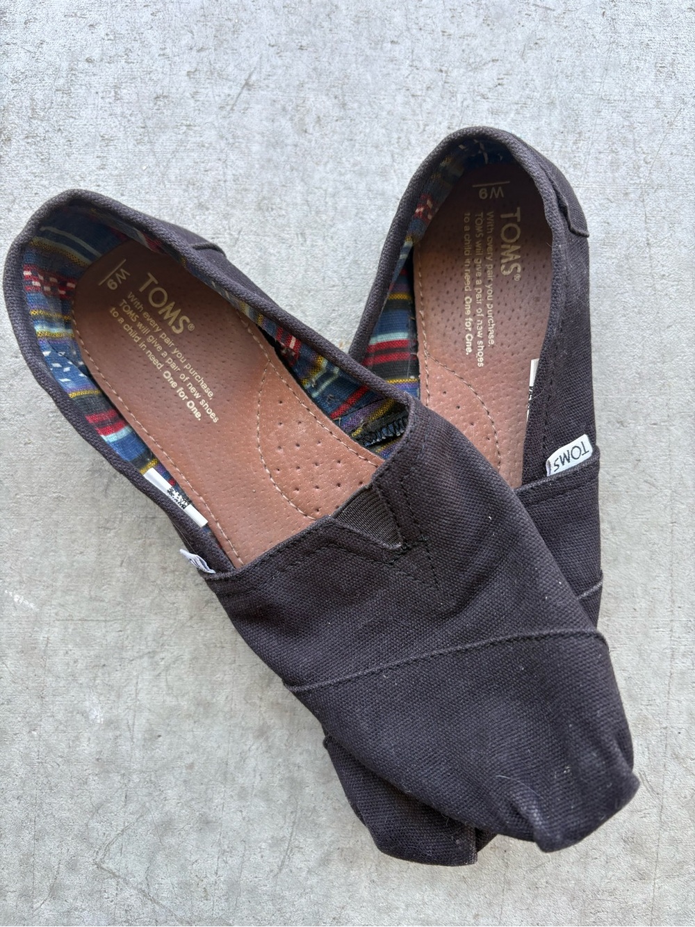TOMS Women's Classic Canvas Slip-On Flats - Black